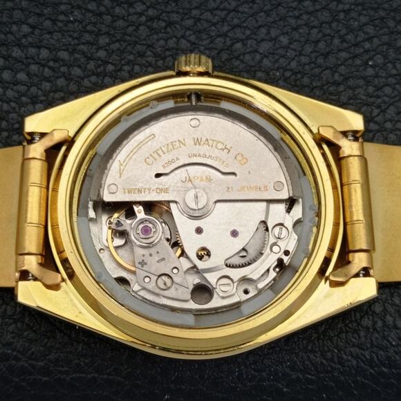 Vintage 1987 Arabic Citizen Automatic Mens Gold Watch W/daydate & Red accents - Picture 10 of 10